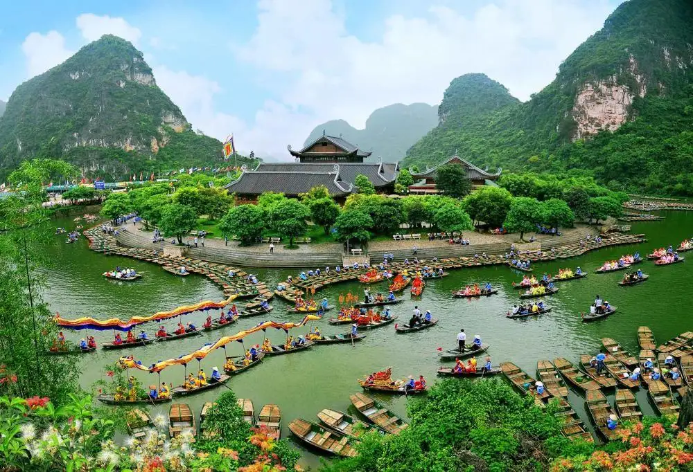 TP.HCM – HÀ NỘI – HẠ LONG – NINH BÌNH TRÀNG AN – TAM CHÚC – SAPA – FANSIPAN